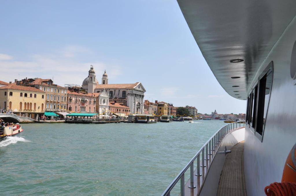 Hotel Yacht Sarah Venezia La Giudecca Exterior foto